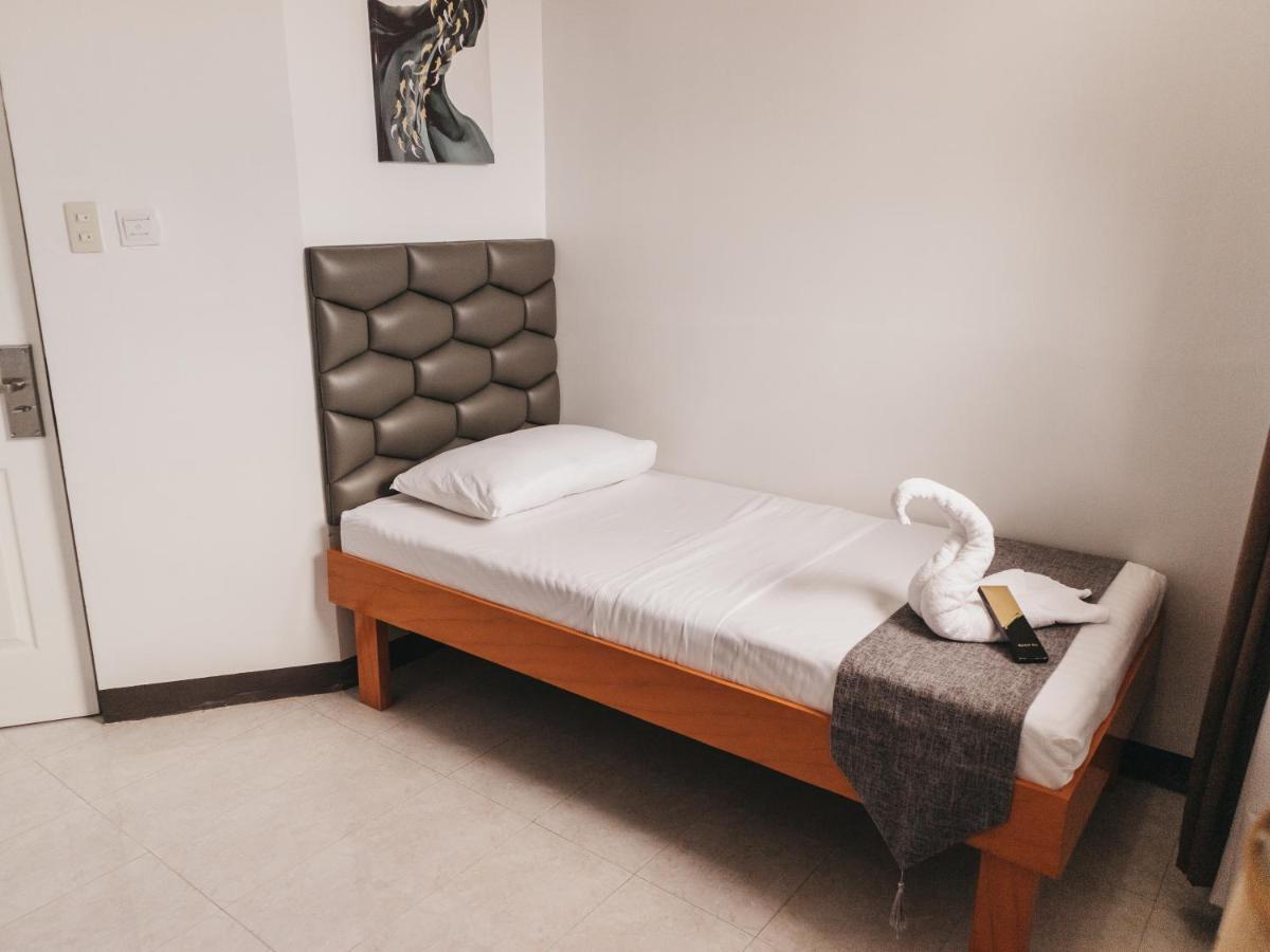 La Choeben Suites Calbayog Eksteriør bilde